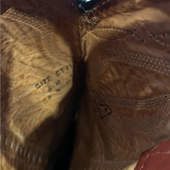 MISS CAPEZIO LEATHER COWBOY BOOTS - Picture 4 of 7